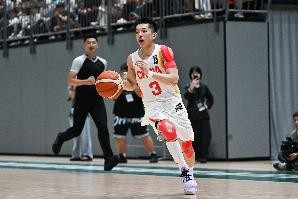 bob半岛体育平台-大爆发杨溢单场17助刷新赛会纪录 此前5场合计16助