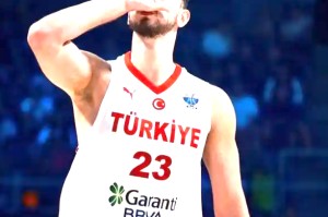 bob半岛体育平台-狂砍28+13+8+关键抢断 击败约基奇 火箭基石崛起 杜兰特开心坏了