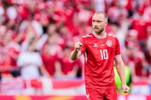 bob半岛体育平台-埃里克森转会勒沃库森前景不明，球队阵容名额已达上限