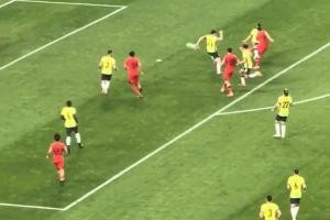 高一档！现场球迷实拍：塞鸟短时间调整+射门 成国足本场最大威胁