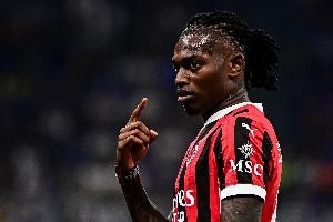 每体：巴萨了解莱奥的情况，签他需要7000万欧+浮动条款